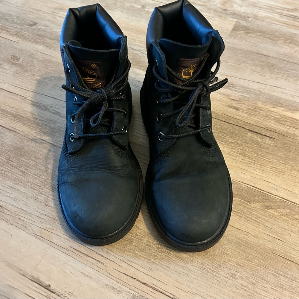 Timberland 6 In. Classic Black Boys Waterproof Boots size 1Y